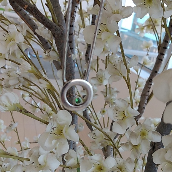 💝Movado circle necklace with peridot stone - Picture 6 of 10